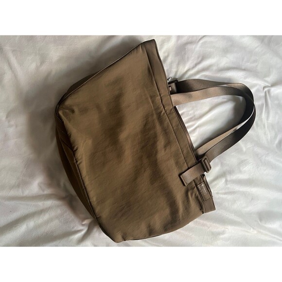 Lululemon Clean Lines Tote Bag - Picture 5 of 7